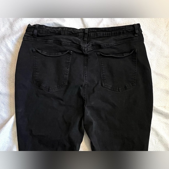 SHEIN Curve Women's Black Distressed Jeans 18 inch Waist, Size 3XL - Picture 13 of 14